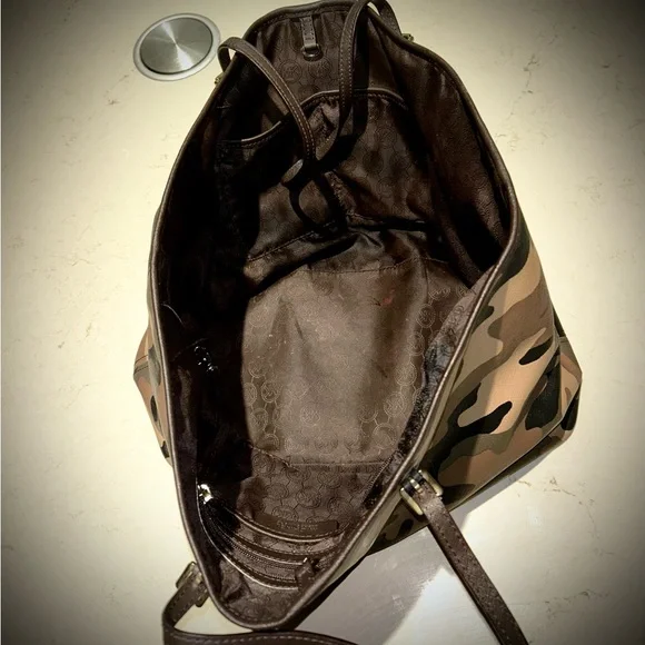Michael Kors Camouflage Jet Set Tote Patterned Bag (2015 collection) - Picture 8 of 8
